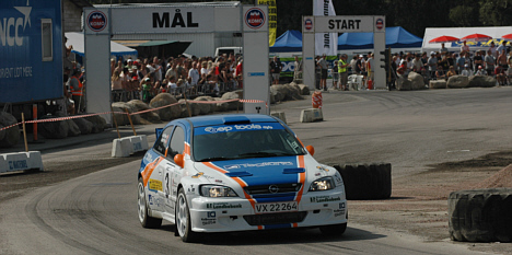Årets udgave af NCC RallySprint er det 25. i rækken, og som altid vil publikum få god mulighed for at følge deltagernes kamp mod stopuret i NCCs store grusgrav i Gammelrand øst for Kalundborg.